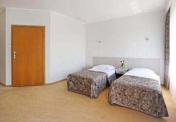 Фото номера Двухместный номер с 1 кроватью или 2 отдельными кроватями Отель Hotel Brzoza г. Brzoza 32